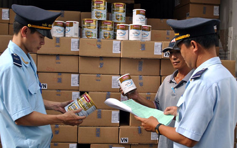 Nguy hiểm từ sữa giả, sữa lậu đội lốt “xách tay”