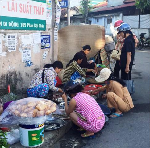 Bất cập “chợ” ngã ba Trần Phú – Phan Bội Châu