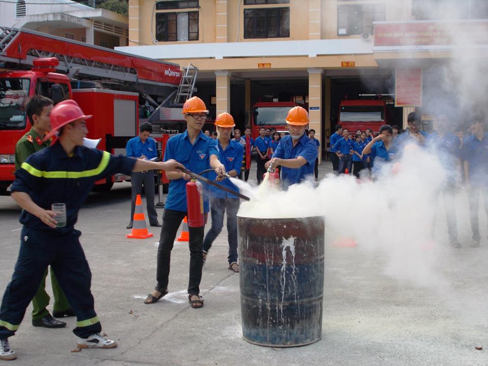 ĐVTN thực hành phòng cháy chữa cháy