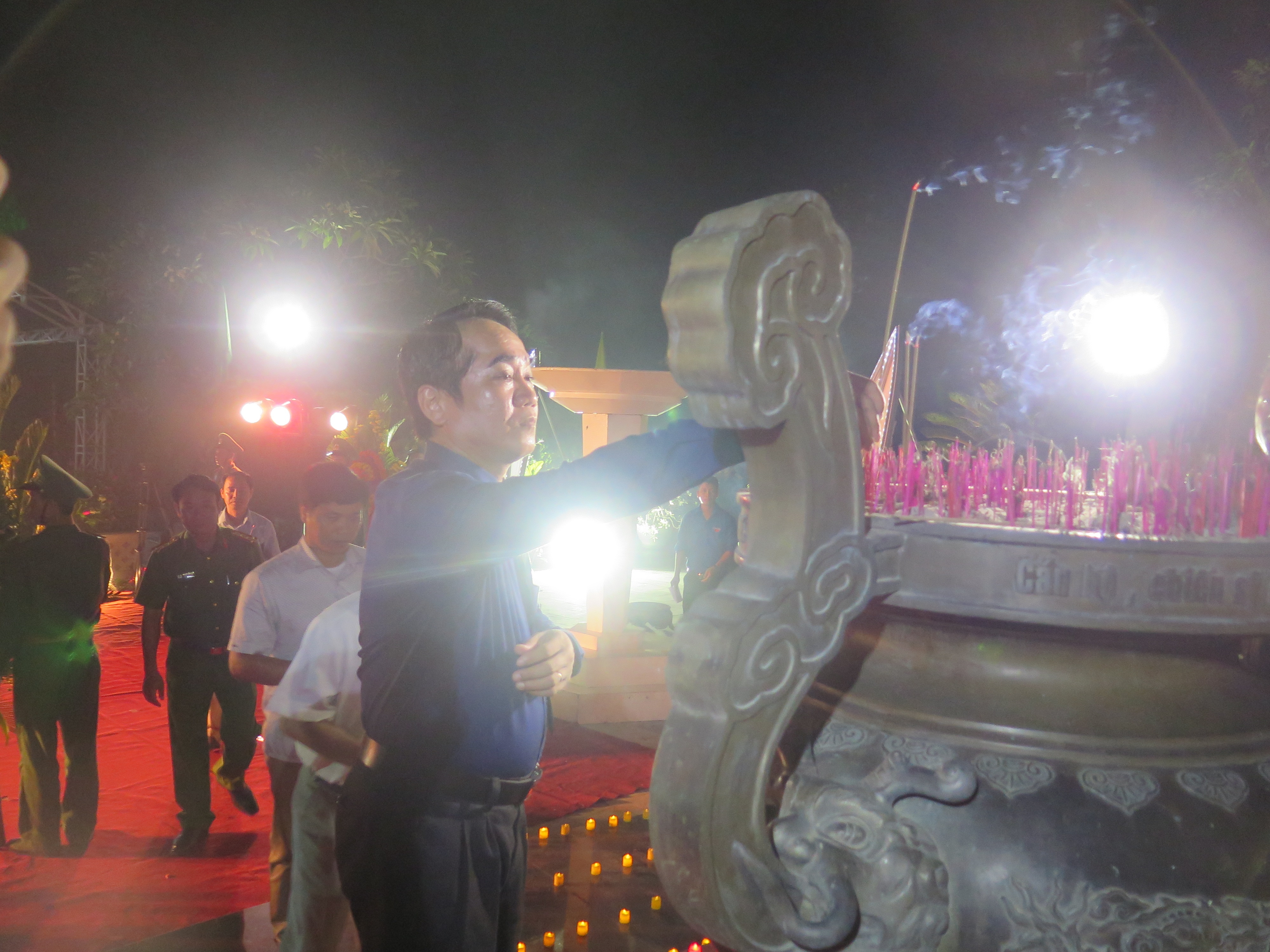 “Thắp lửa truyền thống, sáng mãi niềm tin”