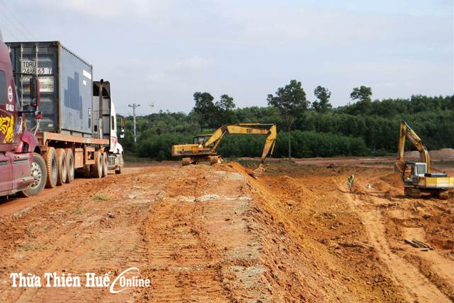 Hạ tầng chưa đồng bộ Các khu công nghiệp khó thu hút đầu tư