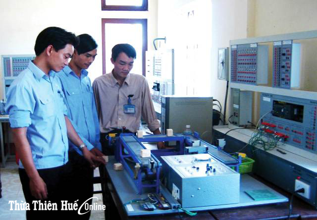 Hợp nhất các trung tâm hướng nghiệp, dạy nghề