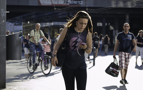 Thái Lan dự định theo dõi khách nước ngoài bằng sim điện thoại