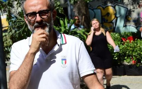 Đầu bếp Olympic tận dụng thức ăn thừa để nấu cho dân nghèo Brazil