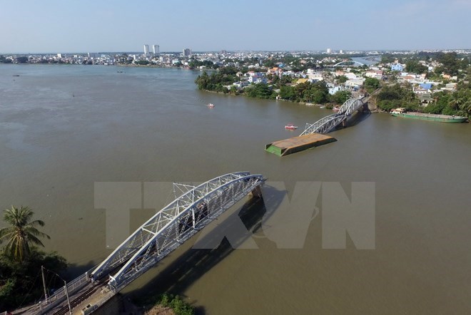 Hơn 2 000 tỷ đồng cải tạo 111 cầu yếu, xây trụ chống va đường sắt