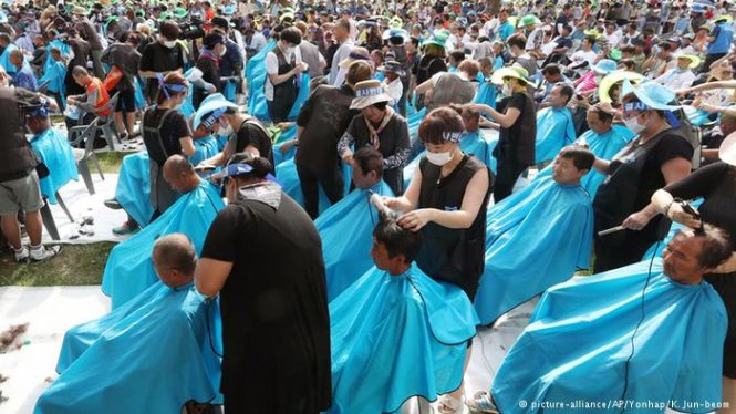 900 người Hàn Quốc cạo trọc đầu phản đối lá chắn tên lửa