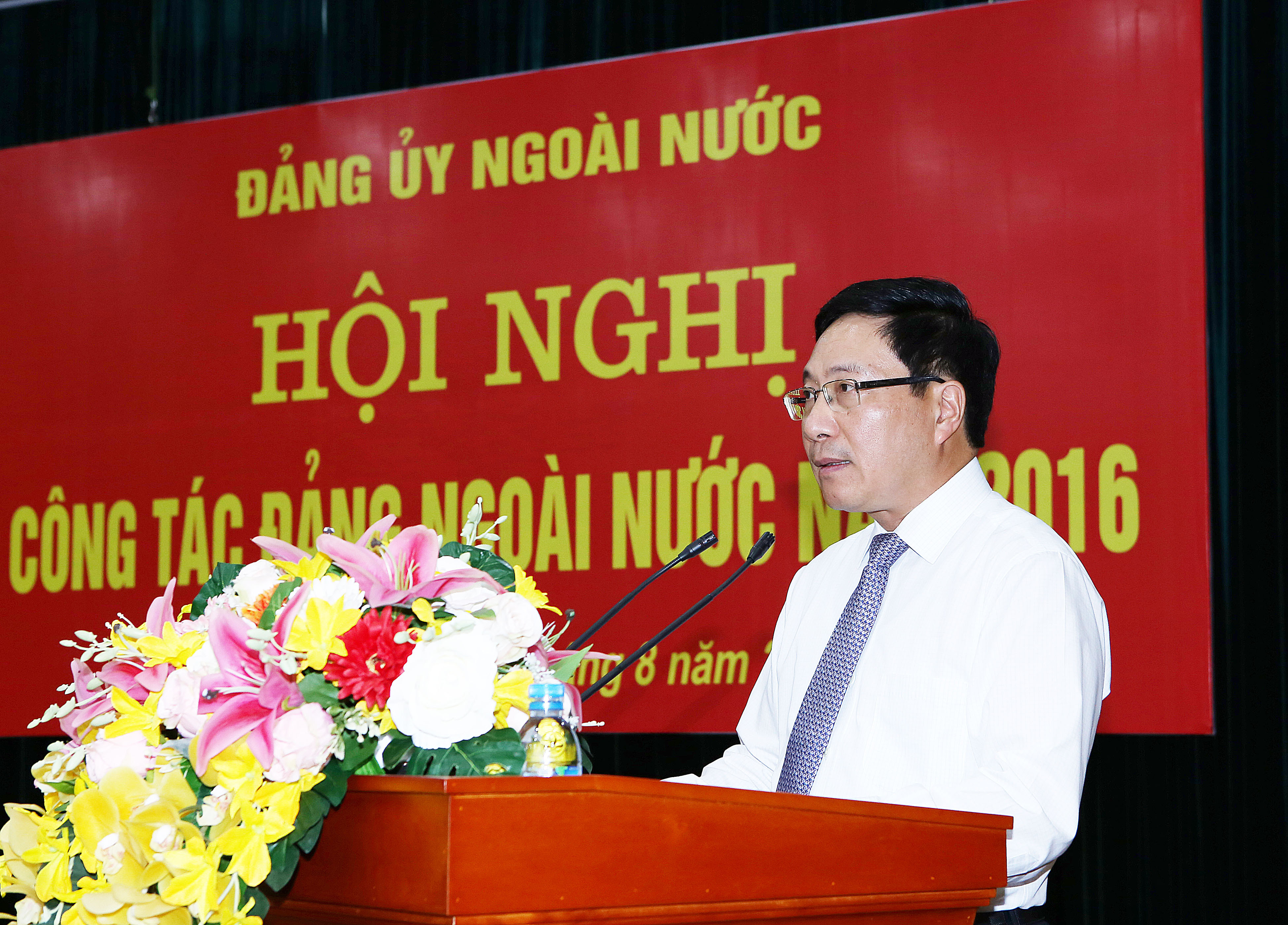 Nâng cao chất lượng công tác xây dựng Đảng, vận động quần chúng ngoài nước
