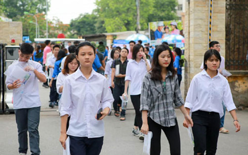 Thi, xét tốt nghiệp và tuyển sinh Cần “buông” để giao quyền tự chủ