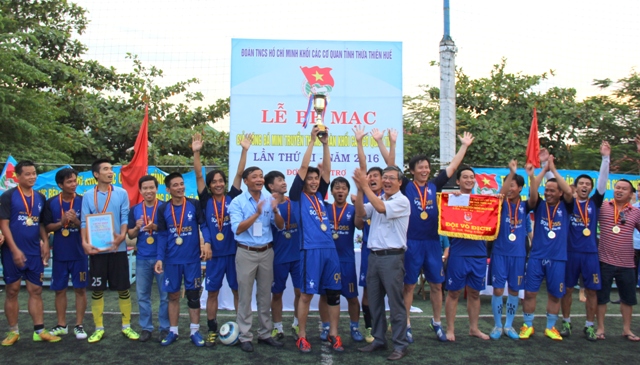Bế mạc giải bóng đá Mini truyền thống Đoàn khối các cơ quan tỉnh lần thứ XI – 2016