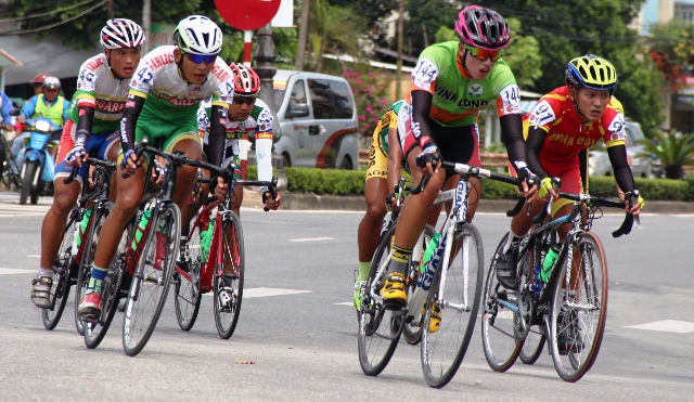 Giải xe đạp Quốc tế 2016 Trương Nguyễn Thanh Nhân về nhất chặng Lăng Cô – Huế