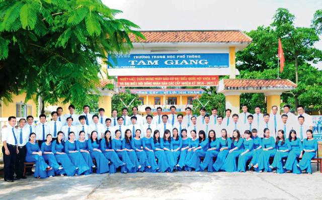 Ngôi trường bên chân sóng Tam Giang