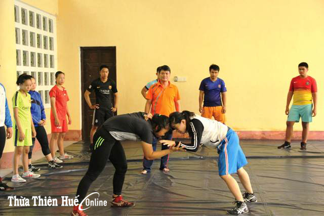 Vang danh vật Huế