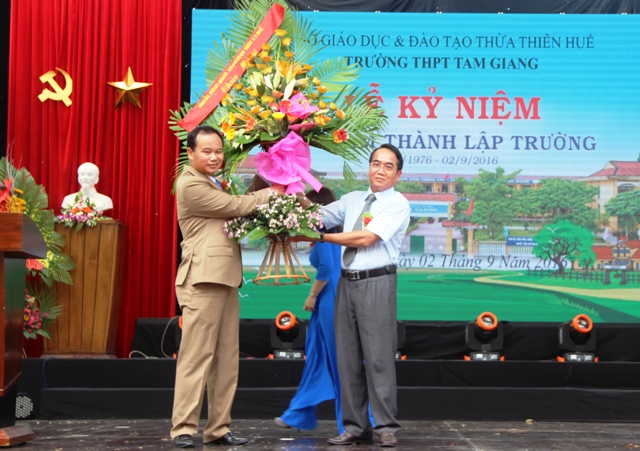 Kỷ niệm 40 năm thành lập Trường THPT Tam Giang