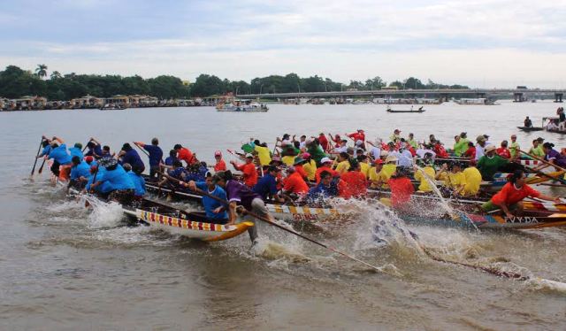 Sôi nổi lễ hội đua thuyền truyền thống trên sông Hương