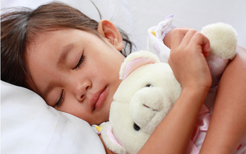 Lợi ích bất ngờ khi trẻ ngủ trước 9 giờ tối