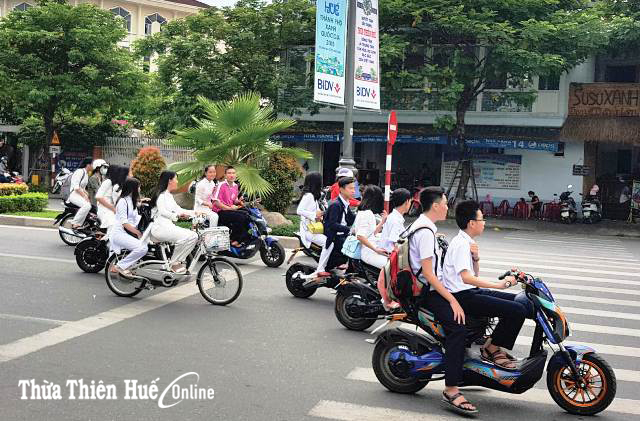 Nỗi lo an toàn giao thông đầu năm học