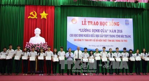 Không để học sinh, sinh viên bỏ học vì học phí