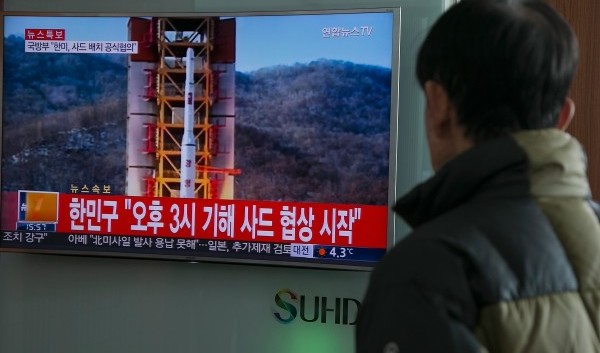 Nhật muốn thắt chặt quan hệ với Mỹ, Hàn sau vụ phóng tên lửa của Bắc Triều Tiên