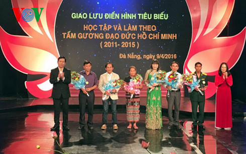 Thủ tướng yêu cầu đẩy mạnh học tập, làm theo phong cách Hồ Chí Minh