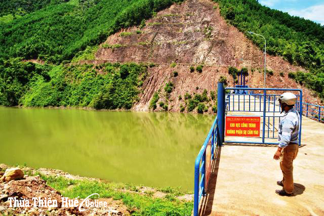 Thủy điện Thượng Lộ làm khó dân