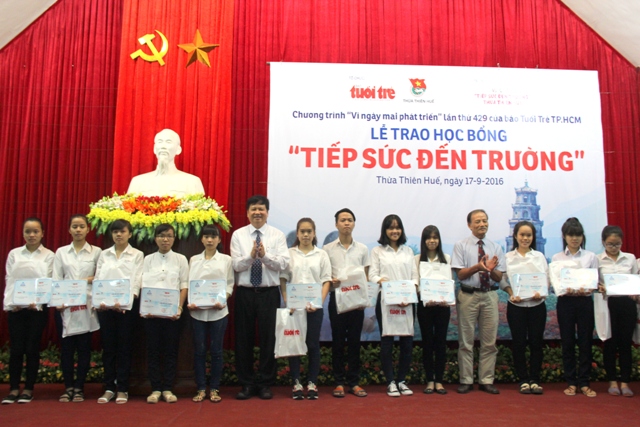 Tiếp sức đến trường cho 81 tân sinh viên nghèo