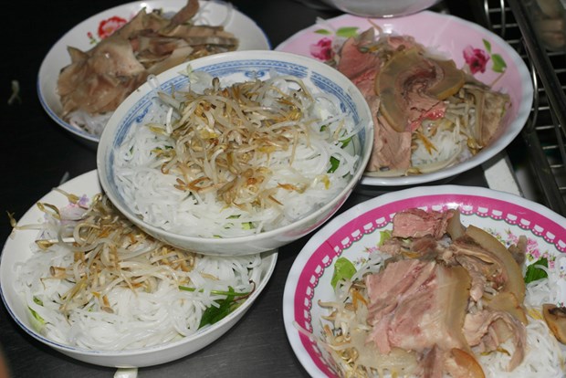 Nhớ bún mắm nêm, nhớ Huế