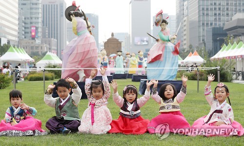 Tưng bừng lễ hội Hanbok Jongno 2016 tại Hàn Quốc