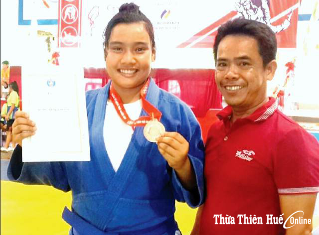 Kiện tướng tuổi 14