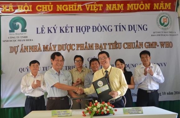 Ký kết hợp đồng tín dụng “Dự án dược phẩm đạt tiêu chuẩn GMP-WHO”