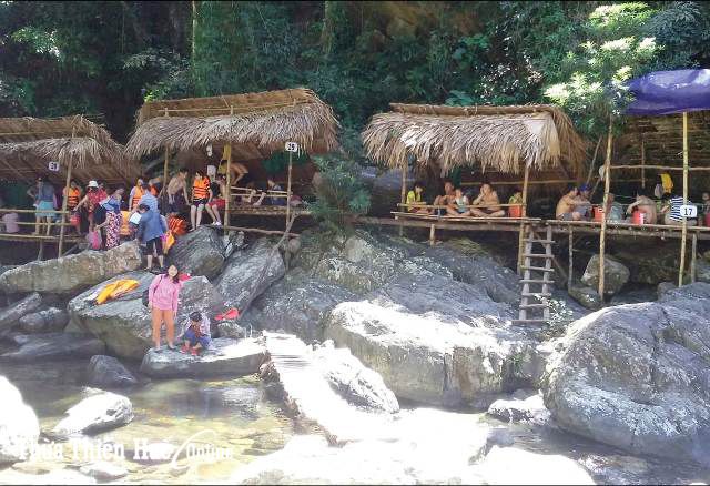 Lên Pâr Le, tìm câu chuyện Târ Roonh