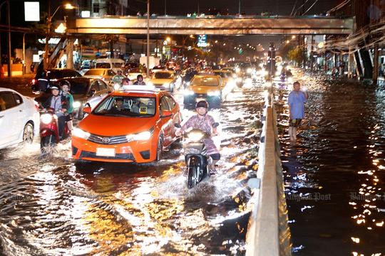 Bangkok khổ sở trong ác mộng bì bõm