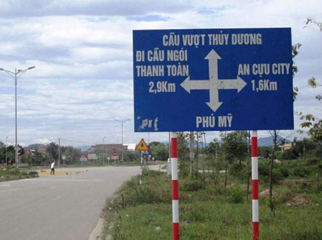 Bất cập việc dựng biển báo về Cầu ngói Thanh Toàn