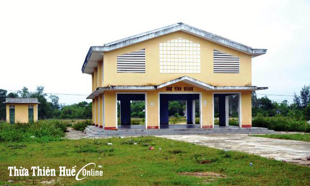 Chợ mới vắng hoe, chợ tự phát tấp nập