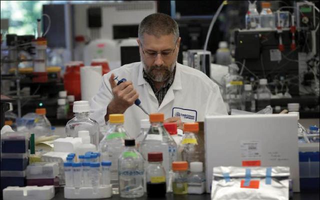 Khủng hoảng  lợi nhuận Yếu tố thúc đẩy cuộc đua vắc - xin Zika