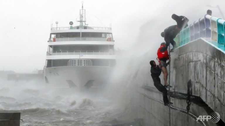 Siêu bão Chaba càn quét Hàn Quốc, ít nhất 6 người thiệt mạng