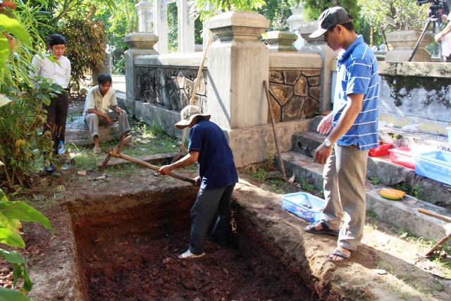 Đã mở 3 hố thăm dò dấu vết lăng mộ vua Quang Trung