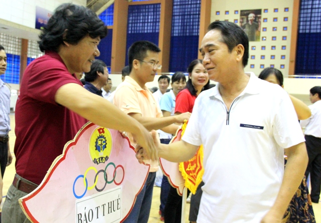 Khối thi đua các cơ quan Đảng lần đầu tổ chức giải cầu lông – bóng bàn – quần vợt