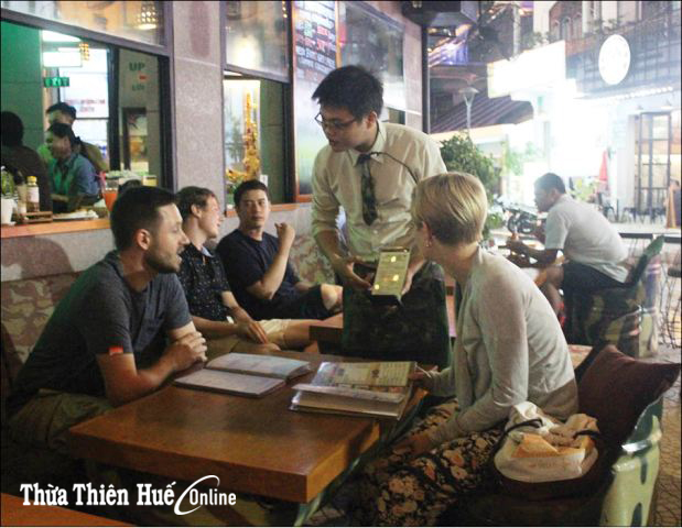 Làm thêm để trau dồi ngoại ngữ