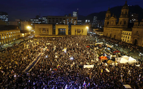 Người dân Colombia tiếp tục biểu tình ủng hộ thỏa thuận hòa bình