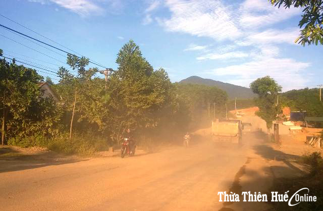 Khổ sở khi sống chung với… nắng bụi, mưa bùn