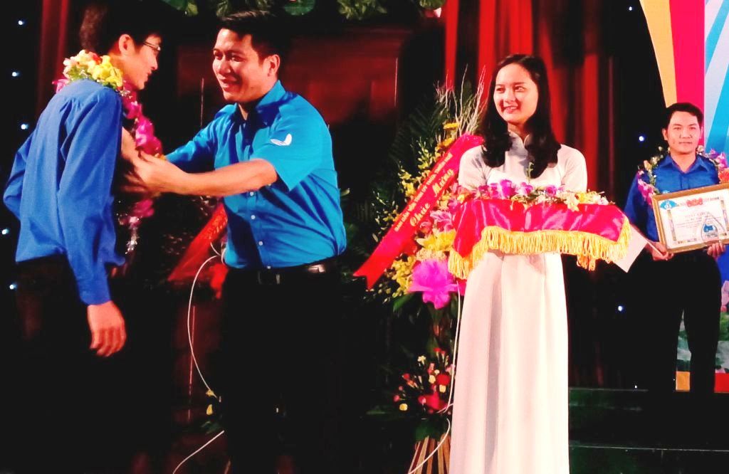 Vinh danh 15 gương sáng trong học tập, lao động, sáng tạo và vì cộng đồng