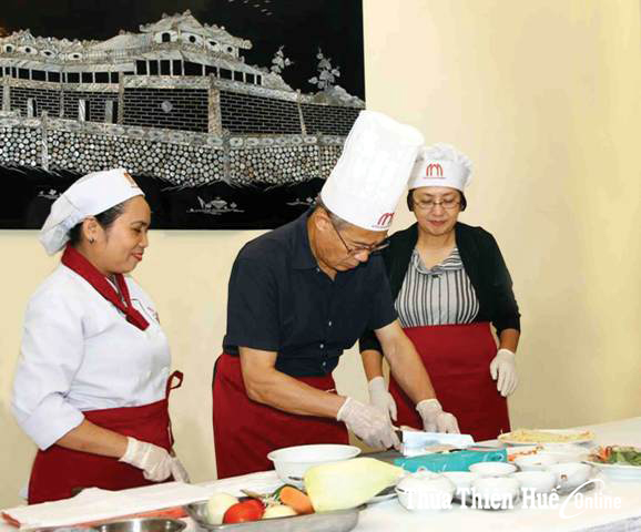 Ẩm thực Huế vẫn “lạ” với du khách