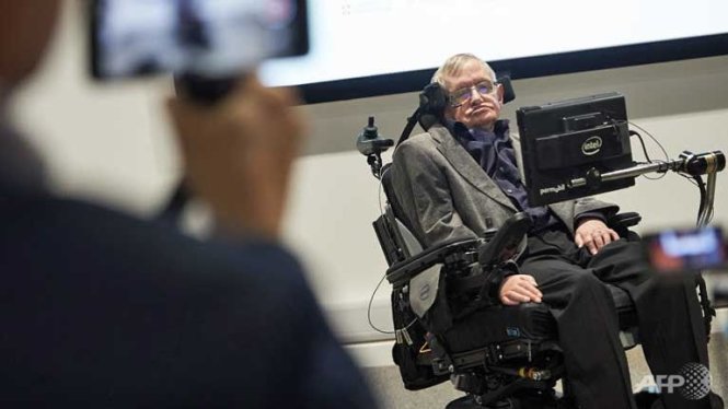 ​Stephen Hawking mở trung tâm nghiên cứu AI tại Anh