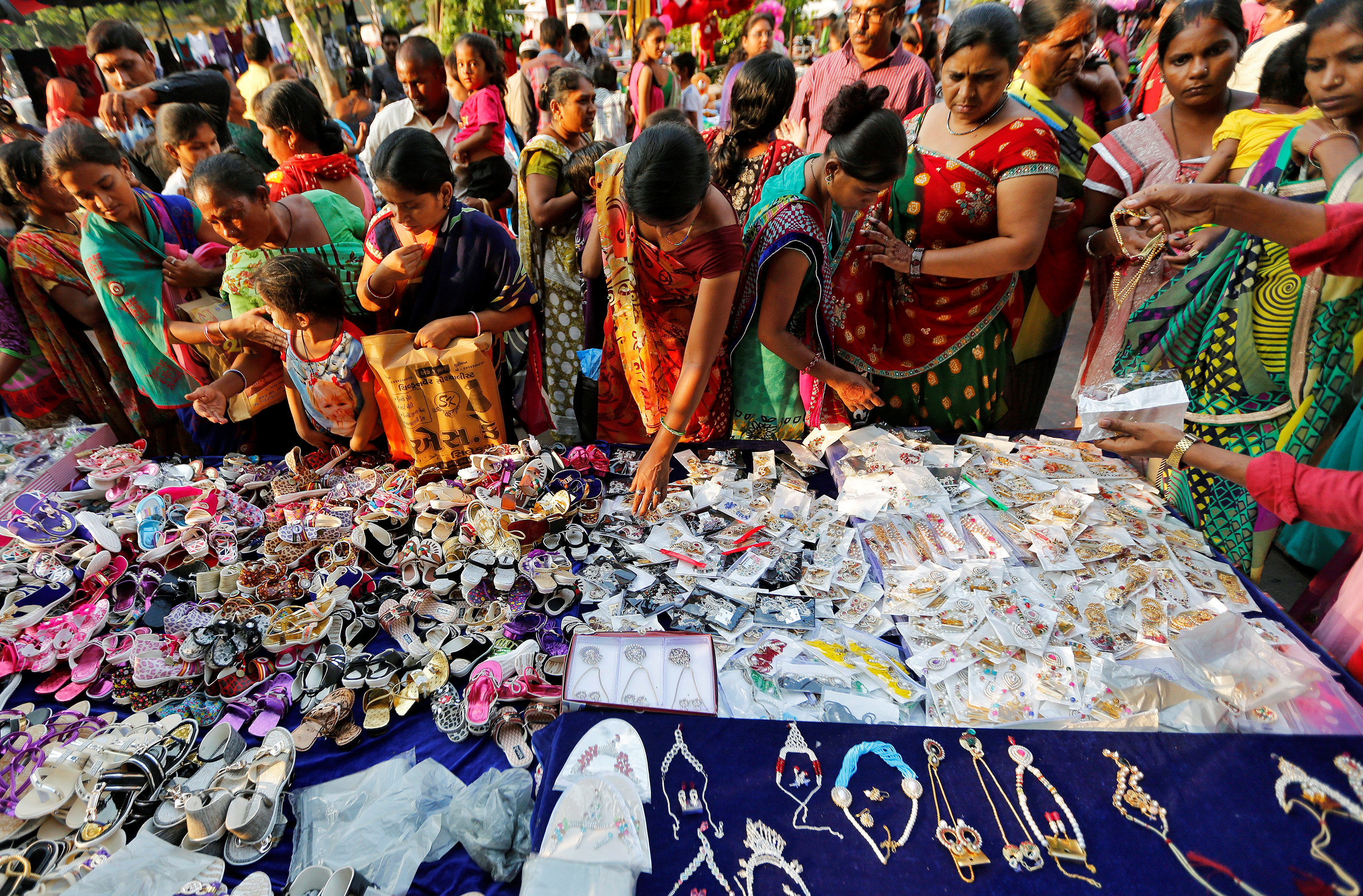 Hàng Tàu ế ẩm vì bị tẩy chay mạnh ở Ấn Độ