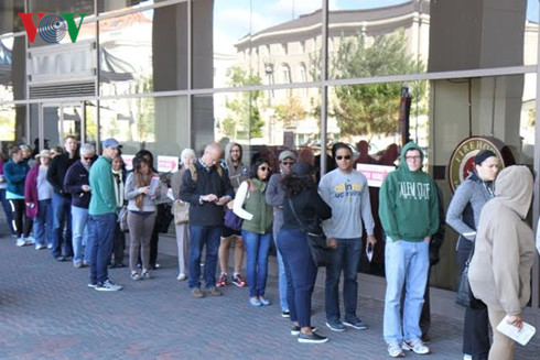 Hơn 400 000 cử tri đăng ký bầu cử sớm ở Washington, Mỹ