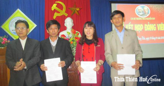 Phong Điền quan tâm phát triển Đảng trong trường học
