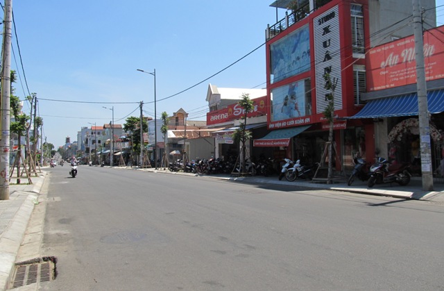 Có lẽ cũng phải cấm cửa