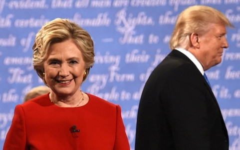 Bầu cử Mỹ Clinton tiếp tục bỏ xa Trump trong các cuộc bỏ phiếu sớm