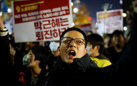 Tổng thống Hàn Quốc Park Geun-Hye đứng trước nguy cơ phải từ chức