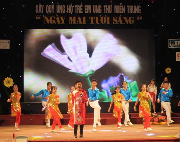 Những tấm lòng vàng hướng về trẻ em mắc bệnh ung thư